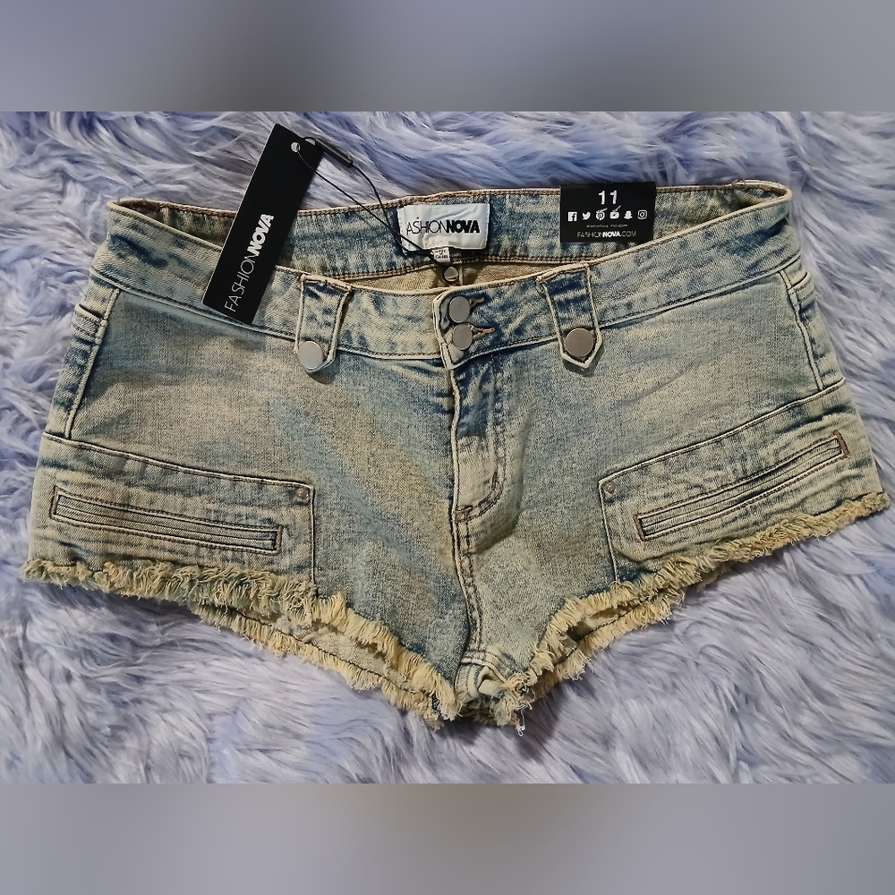NWT  Fashion Nova Women's Blue Denim Shorts Junior Sz 11.